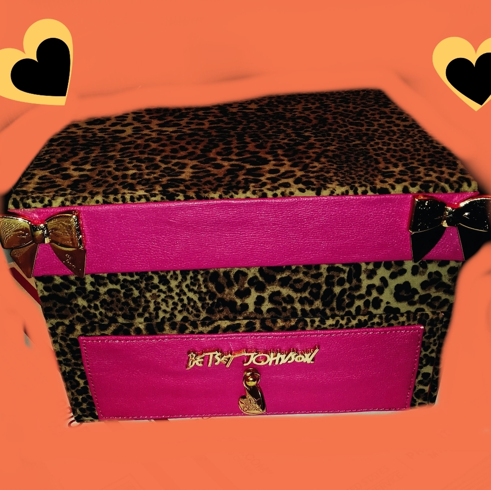 BetseyVille  Box - Picture 7 of 12